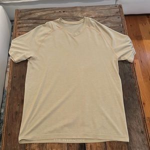 Lululemon Metal Vent Tech 2.0 in Gold/Tan